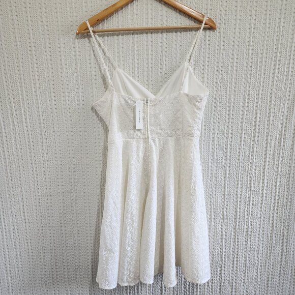 Francesca's Jun & Ivy White Textured Qwinn Eyelet Mini Dress Women's Size Medium - Picture 2 of 16